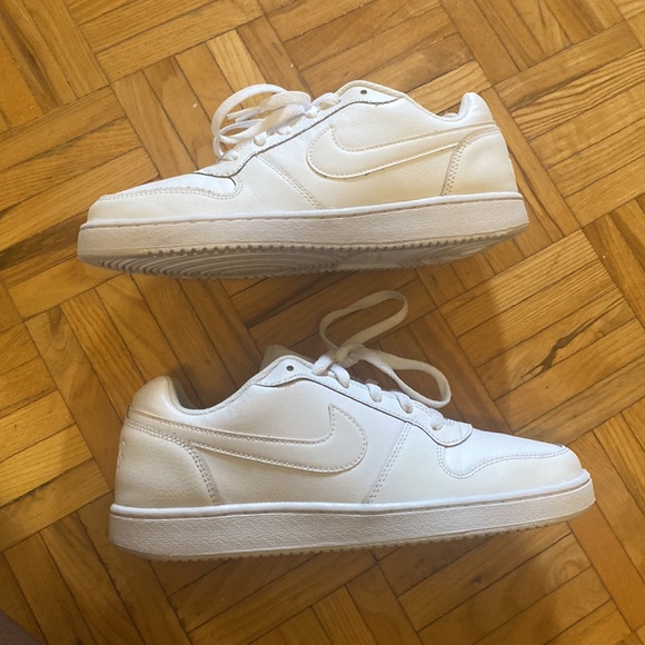 Nike Women Ebernon Low Basketball Shoe - Picture 3 of 3